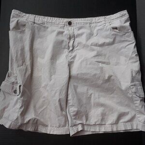 Basic Editions off white cargo shorts size 1X